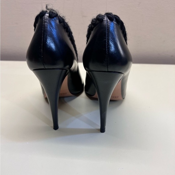 Pura Lopez Black Heels with Scalloped Edge and Pointed Toe - Picture 2 of 11